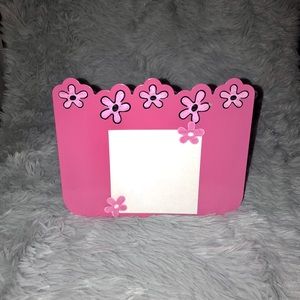 Magnetic Picture Frame with Flowers & 2 Magents